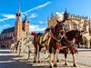 Krakow - Hlavní náměstí s Mariánským kostelem a historickou tržnicí Sukiennice
